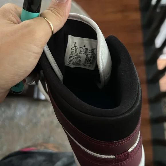 Air Jordan 1 Mid Beetroot Gold Pendants - Picture 6 of 6